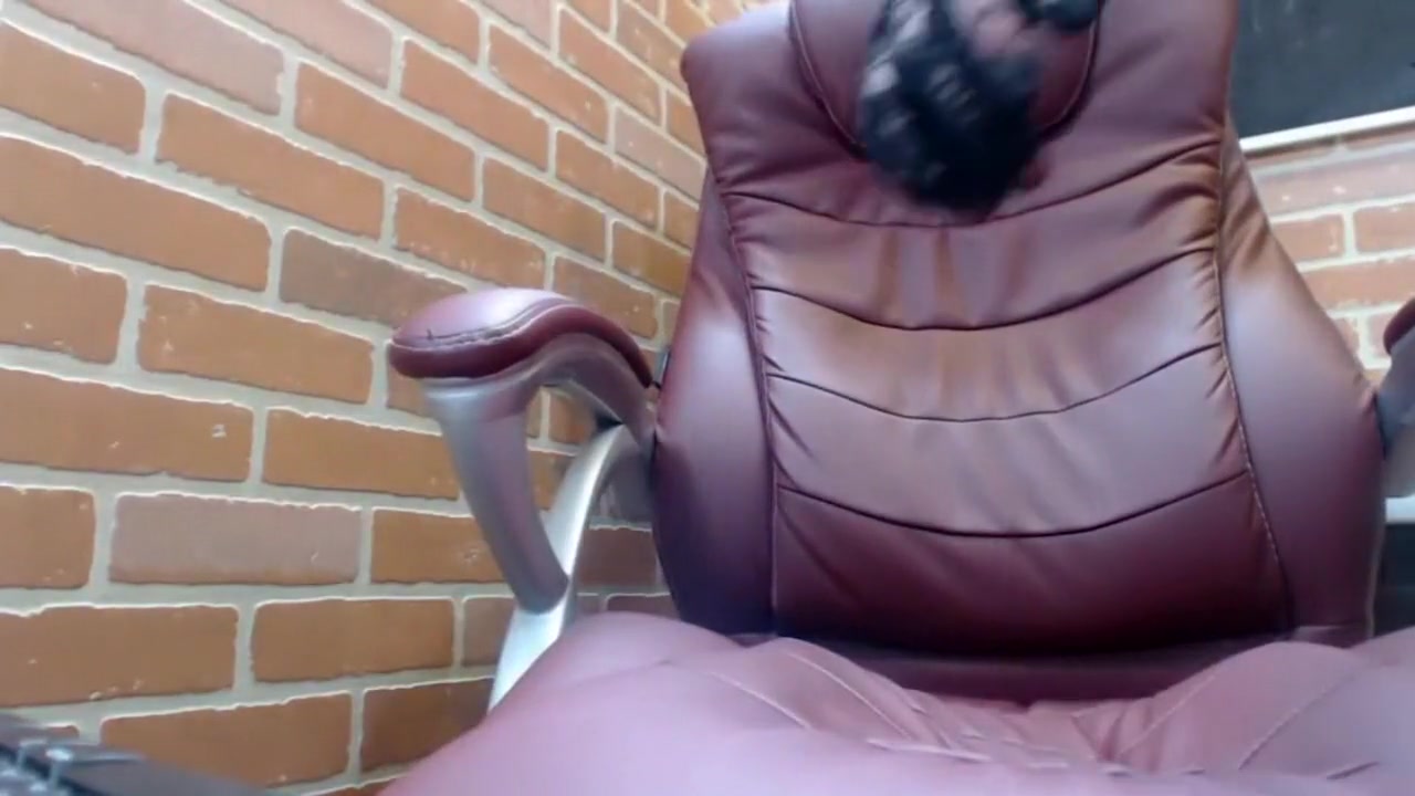 Webcam Gurl Likes The Gaga