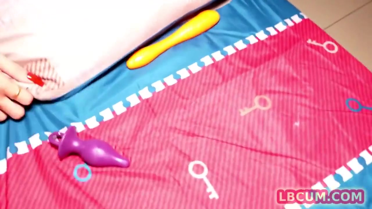 Anal Games In Bareback With Ladyboy Green