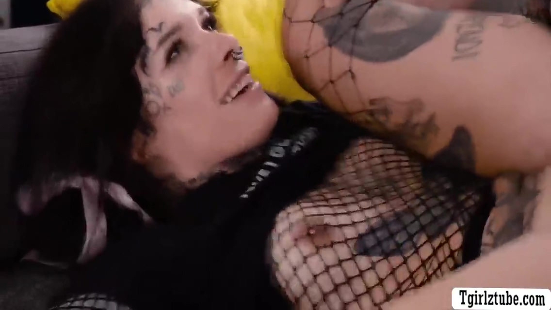 Shemale Analed By New Roommate 6 Min With Amy Nosferatu
