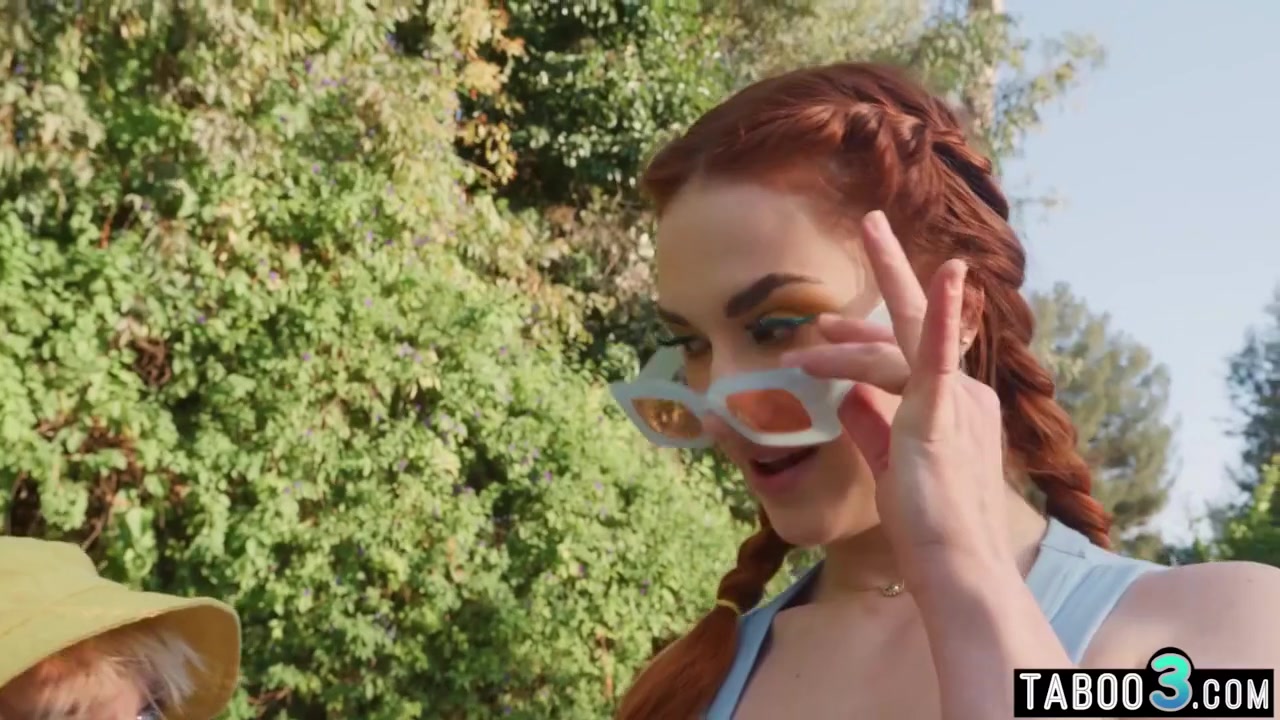 Siri Dahl, Austin Spears And Emma Magnolia In Fatty Whores Called Over The Trans Neighbor