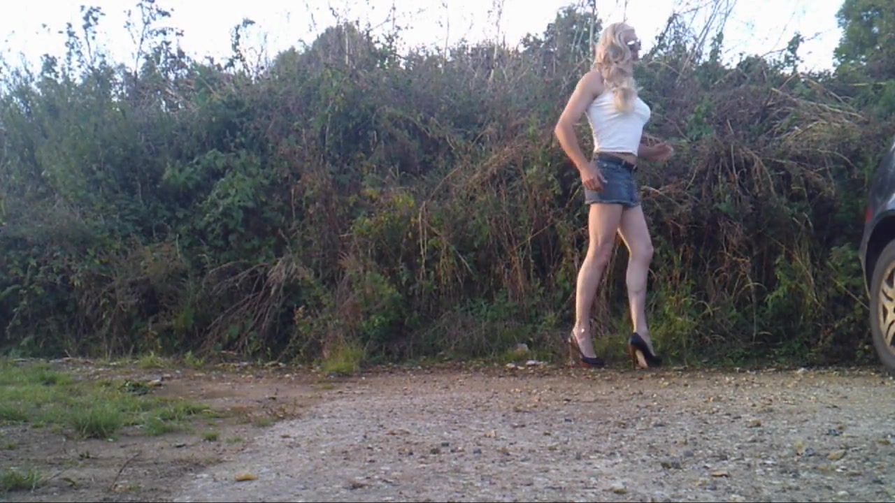 Slut Tranny - outdoor dildo