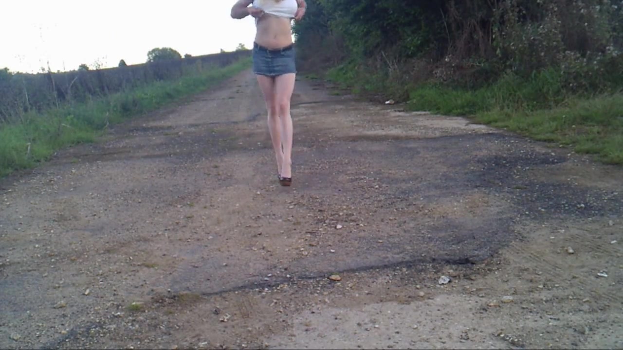 Slut Tranny - outdoor dildo