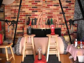 Bobbie stretching her asspussy 1