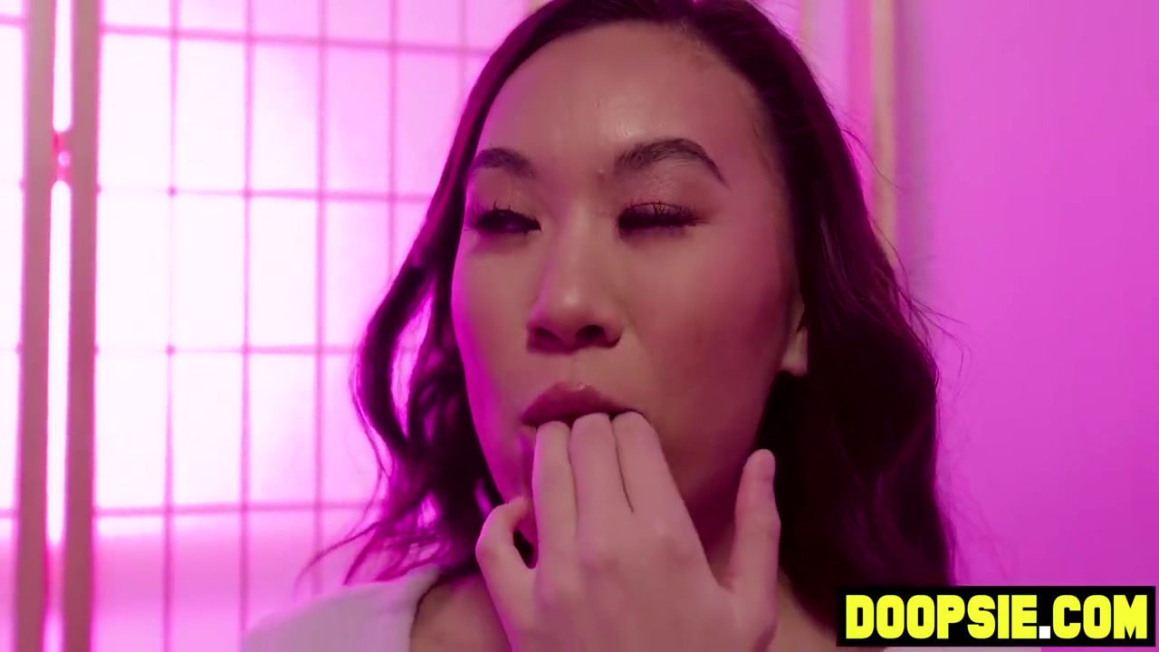 Erica Cherry, Kimmy Kimm And Eva Maxim - Tiny Asian Customer Pounded By Two Hung Trannies In A Trial Room 6 Min