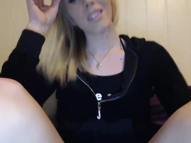 Blondy ts shows us her longy dick very directly