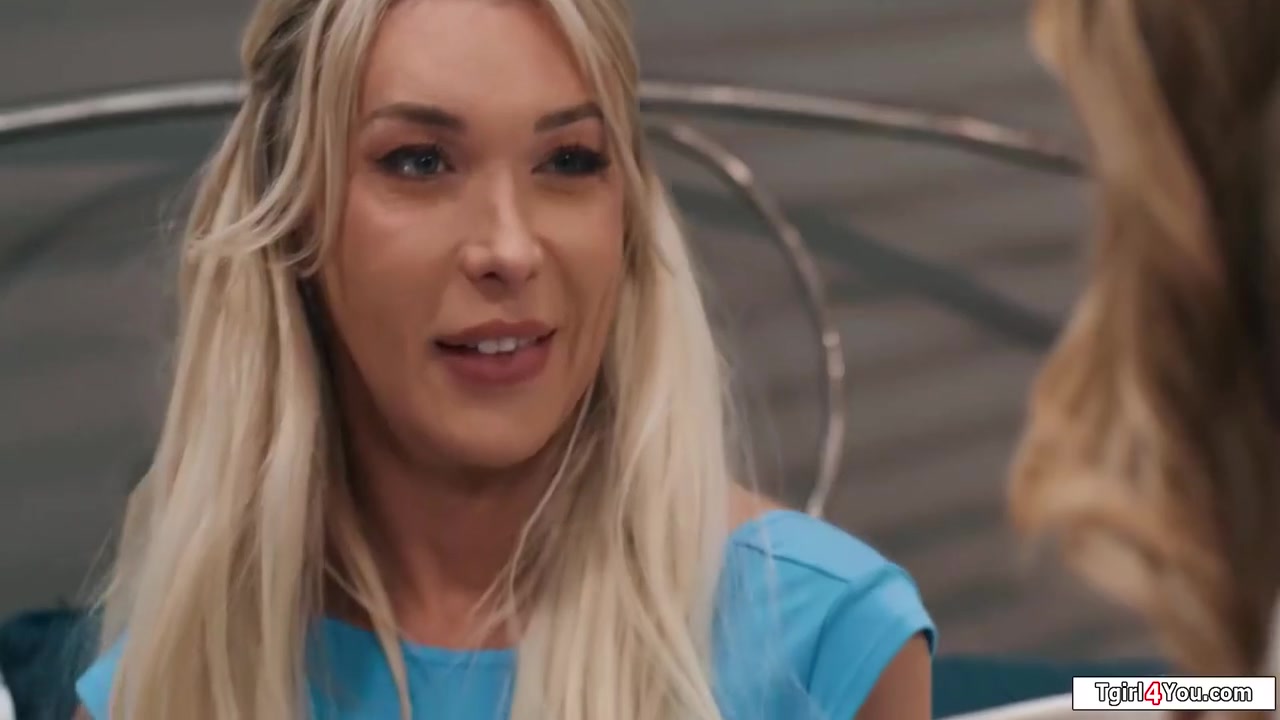 Aubrey Kate And Ashley Lane In Shemale Bangs Her Super Hot Roommate 8 Min