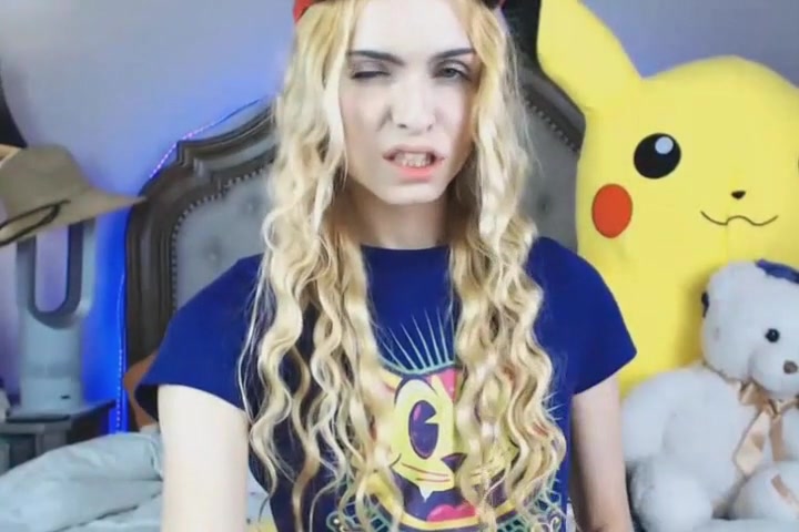 Sexy blonde tranny playing her hard cock