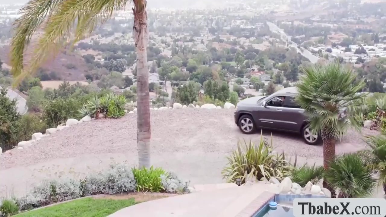 Got My Ass Stucked And Fucked By The Pool Boy With Steve Rickz And Brittney Kade