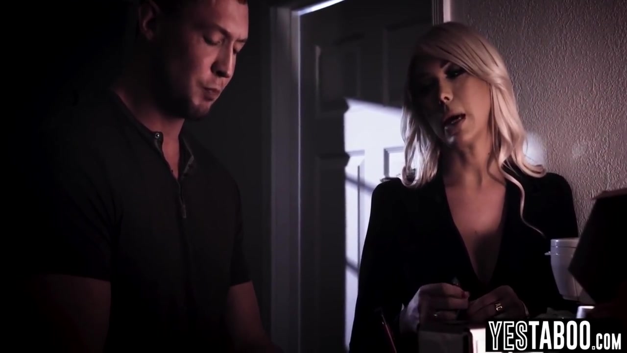 Aubrey Kate And Pierce Paris - Big Boobs Shemale Widow Manipulates And Seduces A Mourning Stud