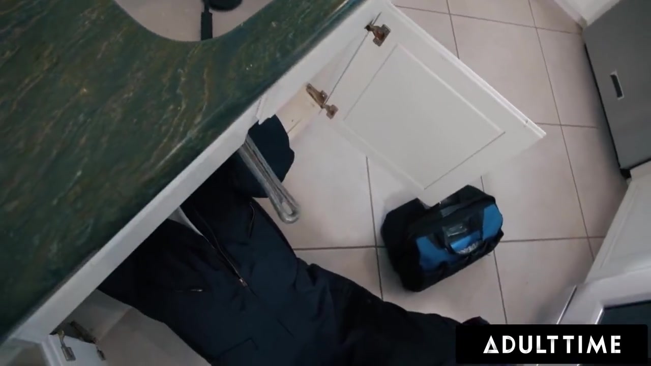 Plumber Gets Aroused By Flirty Trans Housewife Ariel Demures Massive Bulge Surprise - Sage Roux