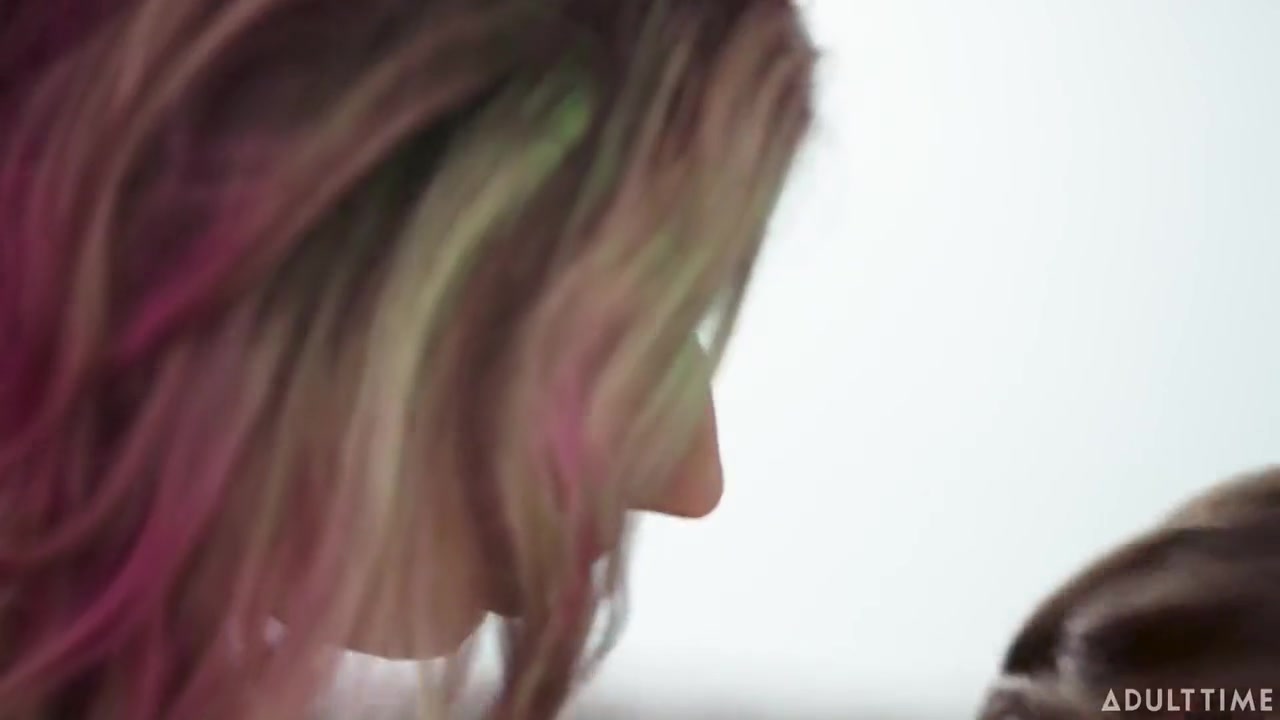 Christy Love And Jade Venus In T-girl Gives Cis Lesbian Explosive Squirting Orgasms In The Bath!