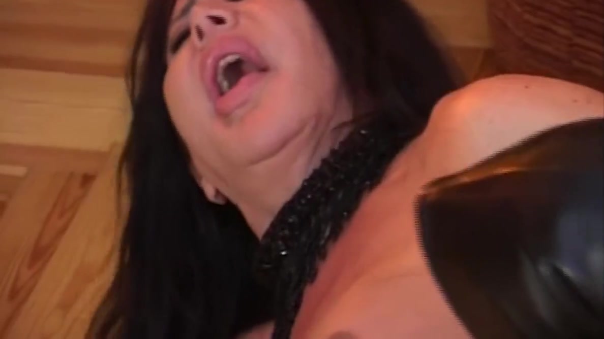 Fuck With An Italian Trans Milf In Front Of The Fireplace With Barbara Verissimo