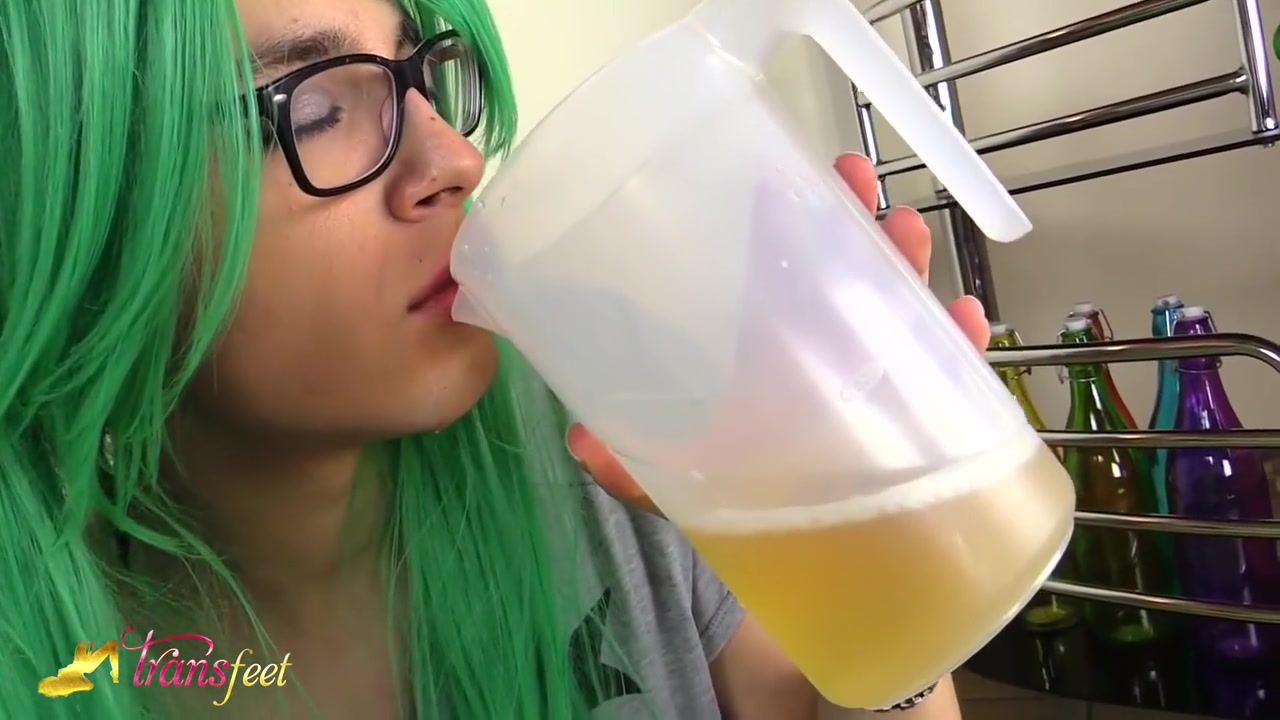 Transexual Girl Pissing And Dringking Own Pee