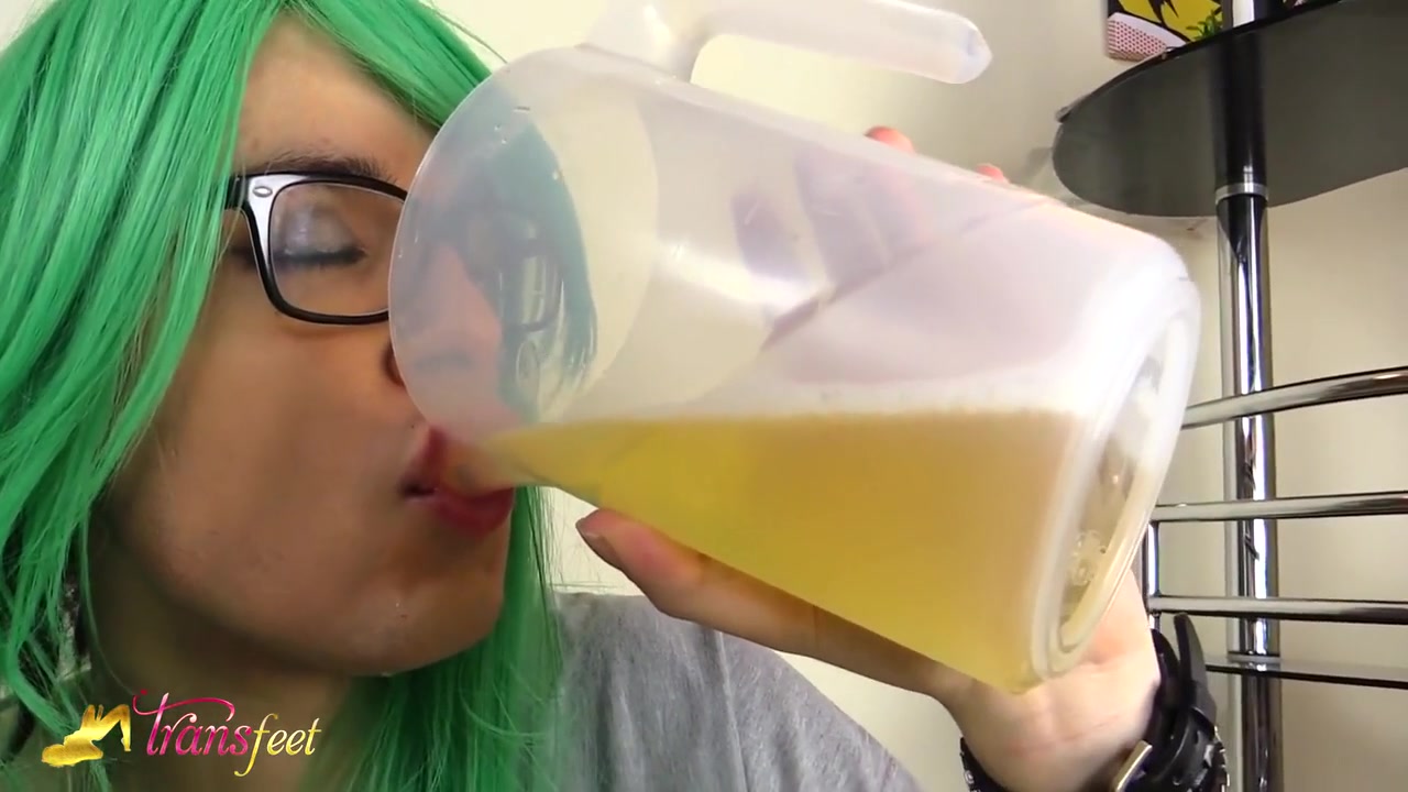 Transexual Girl Pissing And Dringking Own Pee