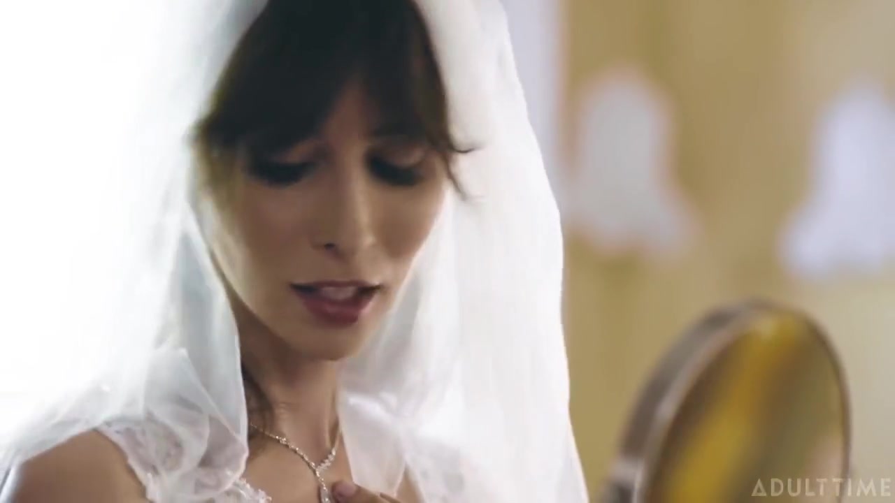 Professional Photographer Lolla Fae Has Massive Crush On Bride-to-be With Korra Del Rio