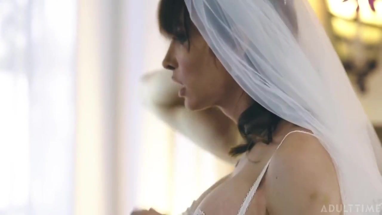 Professional Photographer Lolla Fae Has Massive Crush On Bride-to-be With Korra Del Rio