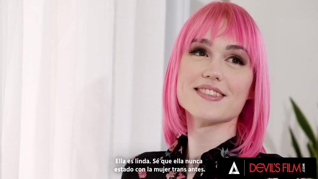 Gorgeous Blonde Fucks With A Trans Girl For The First Time - Marilyn Blonde And Marilyn Johnson