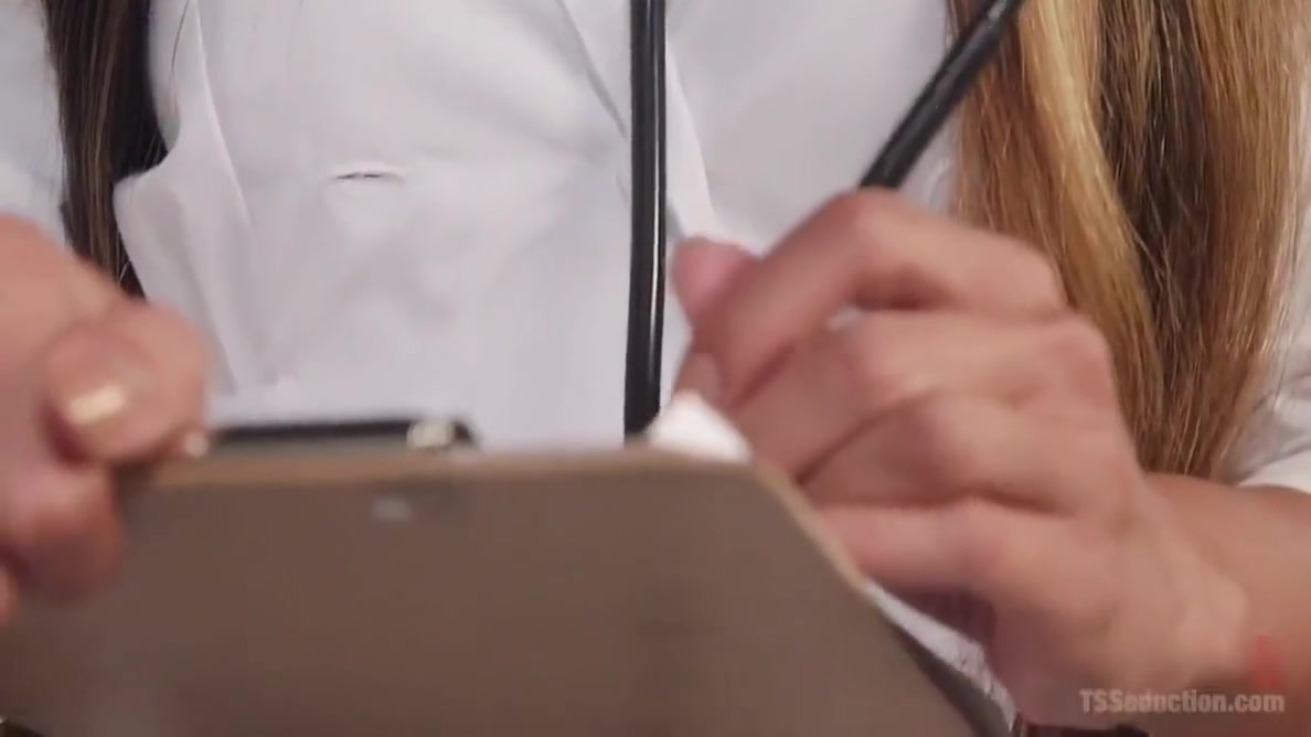 Venus Lux And Eli Hunter In Hot For Nurse! Dr. Lux Treats Patient With Dose Of Thick Cock!