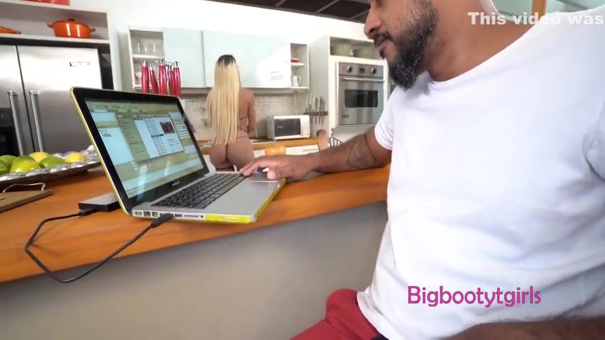 Nailing Nicole Now! Too Much Ass To Handle With Nicoly Close