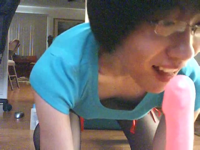 Asian crossdresser with pink dildo and cumshot