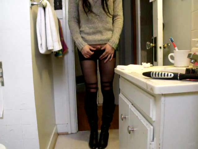 Skinny CD shows legs with pantyhose