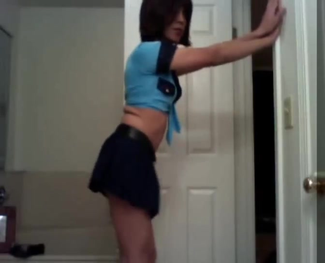 Amateur crossdresser dancing masturbation video