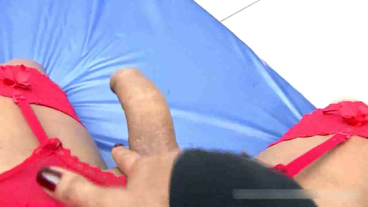 TS Wanking With Pleasure