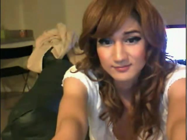 Asian teen 18+ CD shows her flat chest onthe webcam