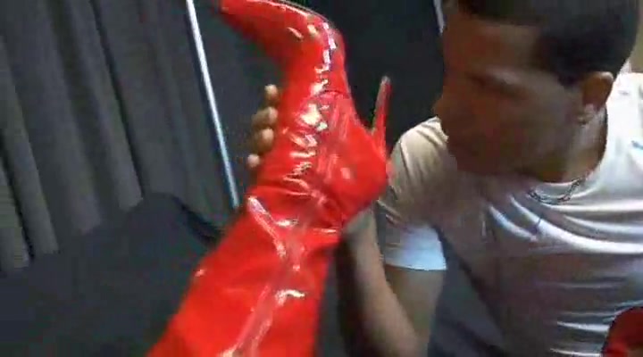 Mad sex with a tranny in fishnet