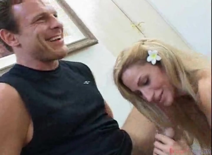 Threeway fucking for sexy ladyboy