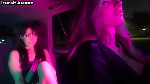 Busty TS les MILF fucks babe pussy after pussyeating