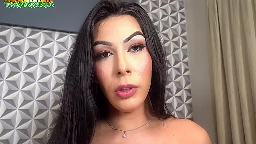 Rising Bombshell In A New Set