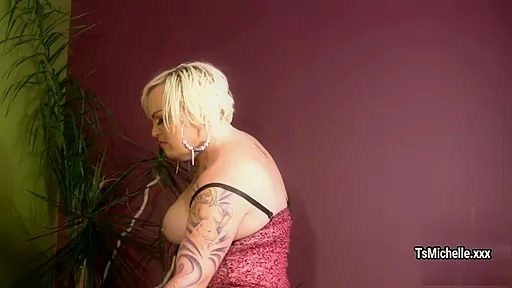 Michelle Austin fingers ass and fills up a glass with urine