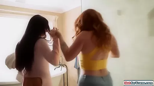 Khloe Kay, Big T And Summer Hart In Busty Babe Catches Wife Fucked By Tgirl