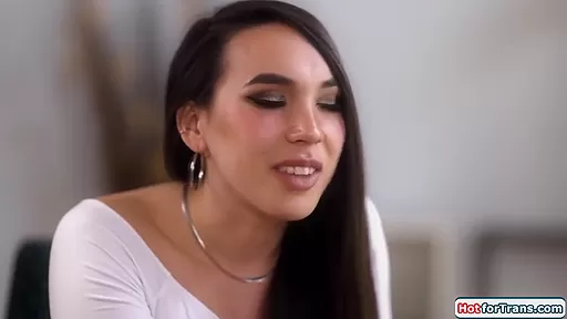 Asian Trans Licks Interviewer - Kasey Kei And Aiden Ashley