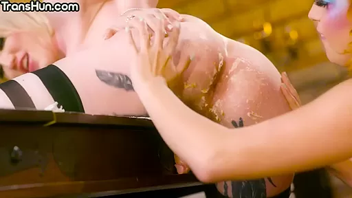 Trans beauty seduces nympho female b4 fucking her hard