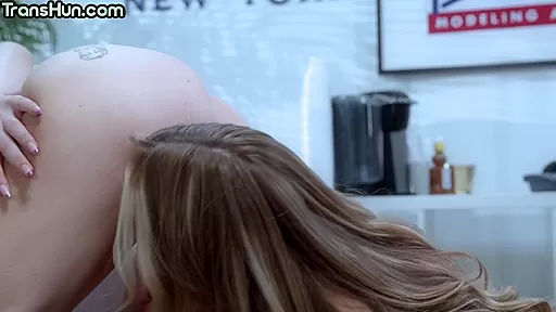 Transgender beauty fucks female bitch in tight pussy