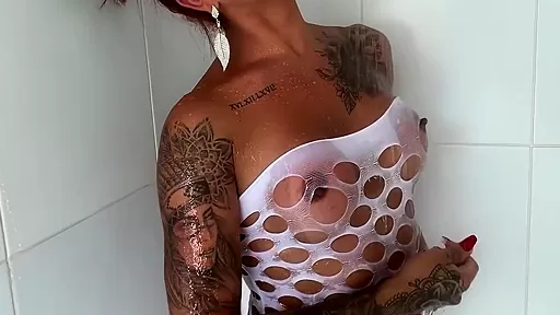 Funcionario Do Hotel Era Assinante Do Meu Site E Ja Conversamos Ha Tempos Entao A Coincidencia Fez Com Que Ele Ganhasse Meu Cuzinho Na Beira Da Piscina E Gozasse Tudinho Em Cima De Mim 6 Min -