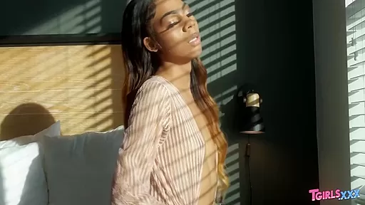Gorgeous Girls Gotta Bust