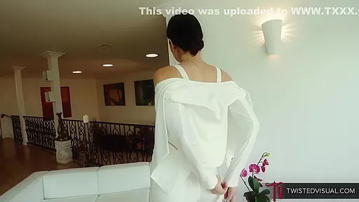 Sovereign Offers Venus Her Plump Pussy With Sovereign Syre And Venus Lux