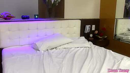Shemale Amanda Fialho plugs her asshole with a dildo