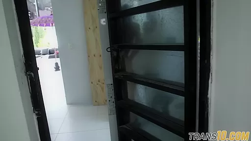 Tranny babe gets filmed behind the scenes