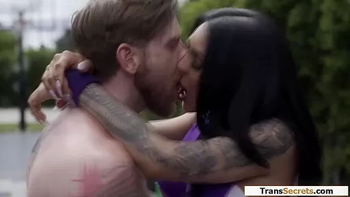 Sexy shemale Eva Maxim analized outdoors
