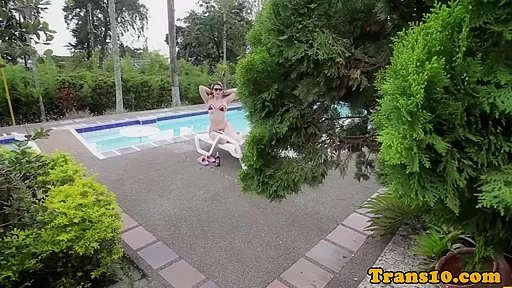 Bubblebutt tgirl bouncing her round ass