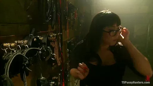 Venus Lux Gives a Bondage Lesson to New Kink Employee