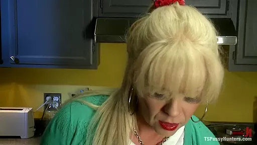 She Bottoms to her Cock She Bottoms to her Vagina