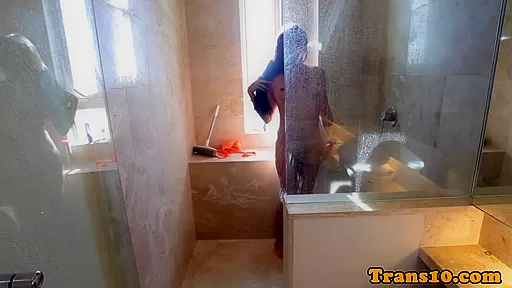 Amateur tranny posing for her first shoot