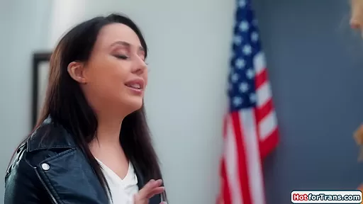 Shemale Erica Cherry and Whitney Wright solve issue with sex