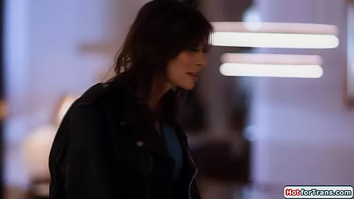 After apologizing shemale Korra del Rio lets a guy anal her