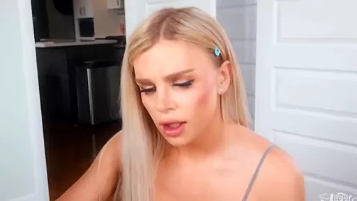 Lesbian Tried The Dick Of A Cute Tranny In Bed